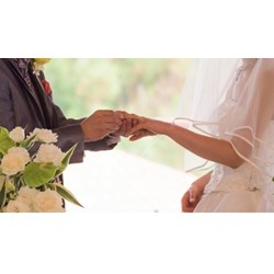 Tư vấn thủ tục đăng ký kết hôn với người nước ngoài và nhận nuôi con riêng ?