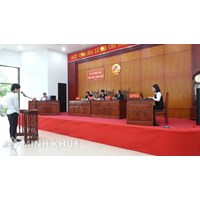 Trong thời gian đợi tòa xét xử có được đi khỏi nơi cư trú ?