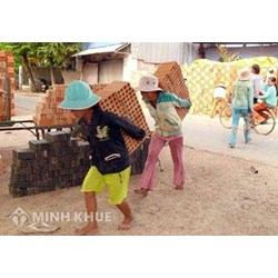 Như thế nào là trẻ em lao động sớm ?