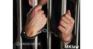 Không tố giác hành vi trộm cắp của người thân phạm tội gì?