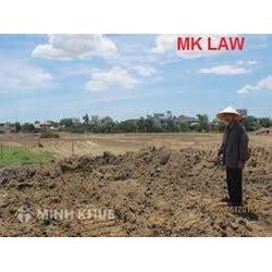 Chuyển nhượng đất cho chị gái thì có phải đóng thuế không ?