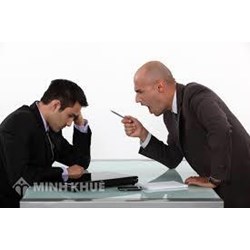 Khiển trách là gì? Áp dụng hình thức kỷ luật khiển trách thế nào?