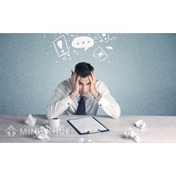 Người lao động có bị buộc thôi việc vì nói xấu cấp trên không?