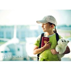 Trẻ em đi máy bay có cần giấy ủy quyền của cha mẹ?