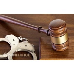 Chưa đủ 18 tuổi có bị khởi tố về tội danh trộm cắp tài sản không ? 