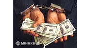 Từ lạm dụng chức vụ quyền hạn chiếm đoạt tài sản sang phạm tội hối lộ. 