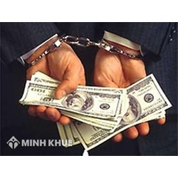 Từ lạm dụng chức vụ quyền hạn chiếm đoạt tài sản sang phạm tội hối lộ. 