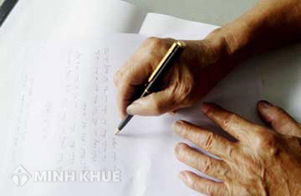 Bố lập di chúc thừa kế cho con gái, con trai trưởng có quyền lợi gì không?