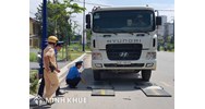 Chủ xe hay lái xe là đối tượng bị xử phạt khi chở quá tải xe ? Các mức xử phạt lỗi quá tải trọng ?