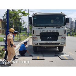 Chủ xe hay lái xe là đối tượng bị xử phạt khi chở quá tải xe ? Các mức xử phạt lỗi quá tải trọng ?