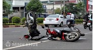 Vượt xe khác đi cùng chiều, có tín hiệu nhưng va chạm với xe đi ngược chiều có phải chịu trách nhiệm hình sự không?