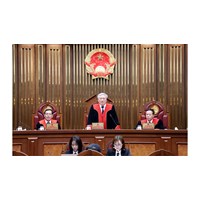 Thủ tục xem xét lại quyết định của Hội đồng thẩm phán của TAND tối cao trong tố tụng hình sự?