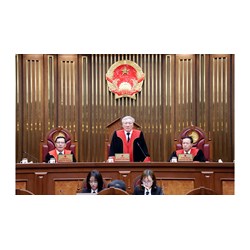 Thủ tục xem xét lại quyết định của Hội đồng thẩm phán của TAND tối cao trong tố tụng hình sự?