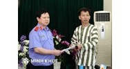 Quy định về thi hành quyết định tạm đình chỉ chấp hành hình phạt tù?