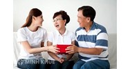 Nhập tài sản là quyền sử dụng đất được tặng cho riêng của vợ hoặc chồng vào tài sản chung như thế nào?