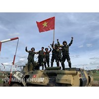Phân tích mối quan hệ giữa quân sự với tư tưởng chính trị và pháp luật
