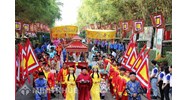 Mối quan hệ giữa phong tục, tập quán của một dân tộc với chính trị và pháp luật.