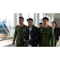 Thủ tục thi hành quyết định chuyển giao đối với đang chấp hành án phạt tù.