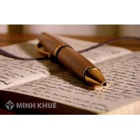 Người chấp bút tạo nên tác phẩm có phải là tác giả của tác phẩm hay không?