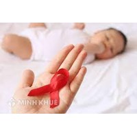 Y tá cho bệnh nhân dùng chung bơm kim tiêm với người bị nhiễm HIV thì bị tội gì?