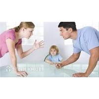 Ai là người trực tiếp nuôi con sau khi ly hôn? Tìm hiểu quy định pháp luật về quyền trực tiếp nuôi con sau khi ly hôn
