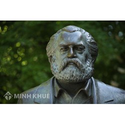 Các tác phẩm ban đầu của Marx về sản xuất của chủ nghĩa tư bản