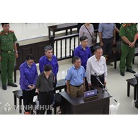 Yêu cầu, đề nghị của người tham gia tố tụng được giải quyết như thế nào?