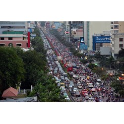 Chủ thể ban hành, căn cứ pháp lý và soạn thảo văn bản pháp luật triển khai các biện pháp đảm bảo an toàn giao thông đường bộ trên địa bàn thành phố Hà Nội?