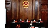 Giải quyết yêu cầu về xem xét chứng cứ và hoãn phiên tòa khi có người vắng mặt