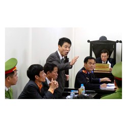 Trình tự phát biểu khi tranh luận tại phiên tòa hình sự?