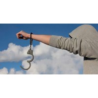 Trả tự do tại phiên tòa xét xử sơ thẩm vụ án hình trong những trường hợp nào?