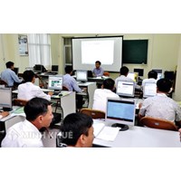 Chính phủ trong vai trò tạo nguồn nhân lực cho việc tổ chức và thực hiện các quyền con người