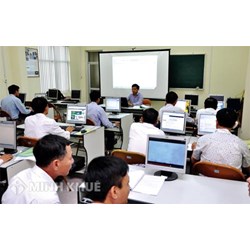 Chính phủ trong vai trò tạo nguồn nhân lực cho việc tổ chức và thực hiện các quyền con người