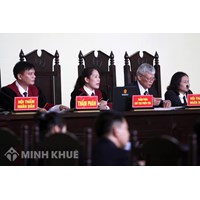 So sánh quy định về nguyên tắc tranh tụng trong xét xử được bảo đảm giữa BLTTHS năm 2015 và BLTTHS năm 2002 của Liên bang Nga