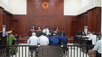 Thẩm phán chủ tọa phiên tòa giải quyết yêu cầu, đề nghị trước khi mở phiên tòa