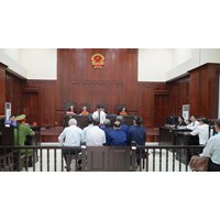 Thẩm phán chủ tọa phiên tòa giải quyết yêu cầu, đề nghị trước khi mở phiên tòa