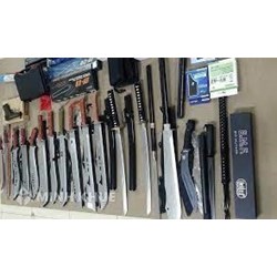 Dao, kiếm, giáo, mác, lưỡi lê, mã tấu có phải là vũ khí không?