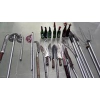 Người được giao sử dụng vũ khí, vật liệu nổ phải bảo đảm điều kiện gì?