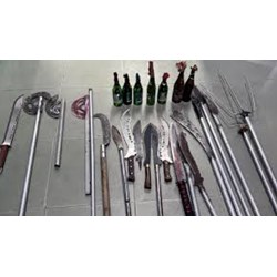 Người được giao sử dụng vũ khí, vật liệu nổ phải bảo đảm điều kiện gì?