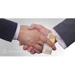 Cán bộ, công chức cần làm gì khi nhận được quà tặng theo luật phòng chống tham nhũng ?
