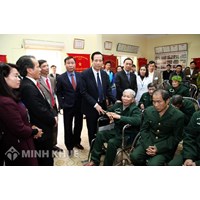 Đối tượng nào được hưởng chế độ ưu đãi người có công với cách mạng?