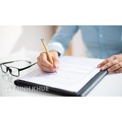 Có thể tạm hoãn thực hiện hợp đồng lao động với người lao động qua tin nhắn, email được không ?