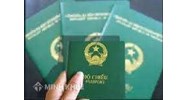 Mẹ giữ giấy tờ để ngăn cản con kết hôn là đúng hay sai?