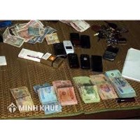 Ngồi xem người khác chơi đánh bạc có bị ngồi tù không? Xử lý hành vi đánh bạc trái phép