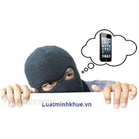 Lấy điện thoại khi nhân viên bán hàng không để ý thì phạm tội gì ?