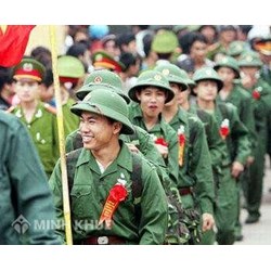 Không có bằng cấp 3, bị đục thủy tinh thể có phải đi nghĩa vụ quân sự không ?