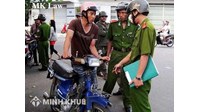 Cảnh sát trật tự có quyền dừng xe kiểm tra hành chính không ?