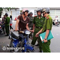 Cảnh sát trật tự có quyền dừng xe kiểm tra hành chính không ?