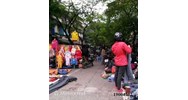 Phải làm gì khi hàng xóm mượn sân chung để kinh doanh đồ ăn sáng, gây ồn ào, bần thỉu ?