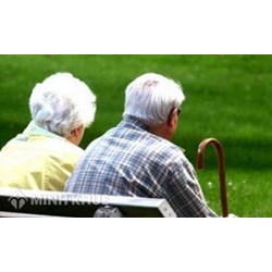 Vấn đề bảo hiểm và tiền thưởng cho người lao động cao tuổi ?